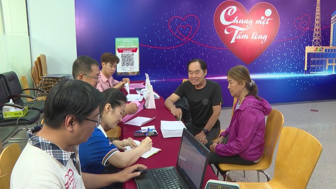 Những tấm lòng từ TP. Hồ Chí Minh hướng về miền Trung qua Quỹ “Chung một tấm lòng” - Ảnh 2.