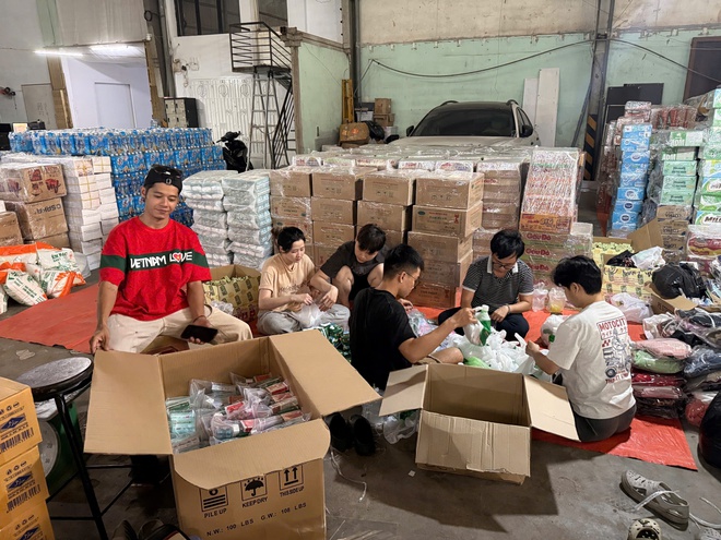 “Cùng em tới trường” - Sẻ chia từ TP. Hồ Chí Minh đến học sinh vùng lũ  - Ảnh 5.