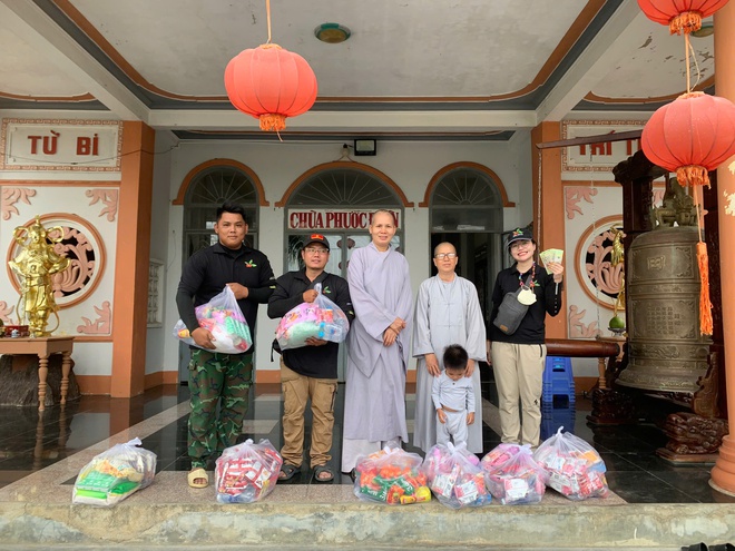 “Cùng em tới trường” - Sẻ chia từ TP. Hồ Chí Minh đến học sinh vùng lũ  - Ảnh 9.