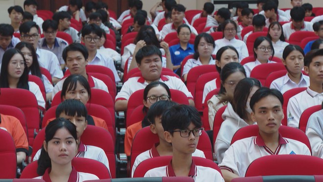 TP. Hồ Chí Minh: Trao 500 suất học bổng khuyến học trị giá 1,5 tỷ đồng - Ảnh 1.
