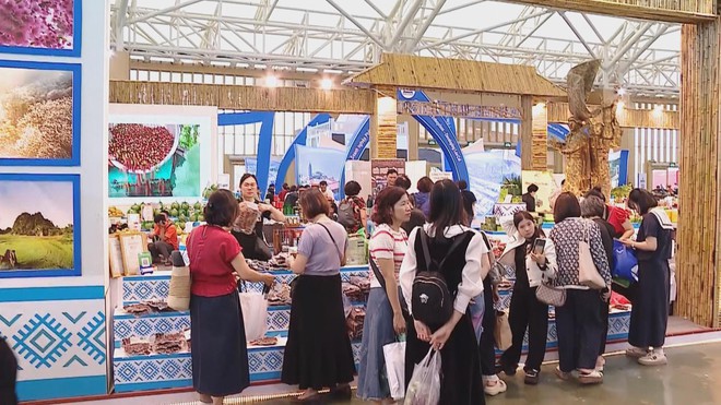 Hội chợ Mùa Thu 2025: Doanh nghiệp Việt 'bùng nổ' kết nối - Ảnh 2.