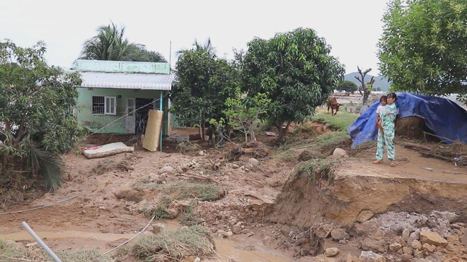 Chương trình 60 Giây ngày 3/11/2025 | Vỡ hồ nước ở Lâm Đồng là "nhân tai, không phải thiên tai" - Ảnh 2.