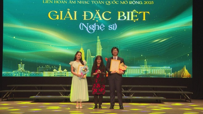 Nhiều sắc màu trong đêm bế mạc Liên hoan Âm nhạc Toàn quốc mở rộng 2025 - Ảnh 2.