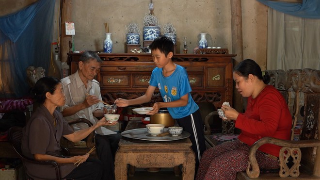 Trí Hào không biết cha, mẹ tâm thần, sống nương tựa ông bà già yếu - Mái ấm gia đình Việt - Ảnh 3.