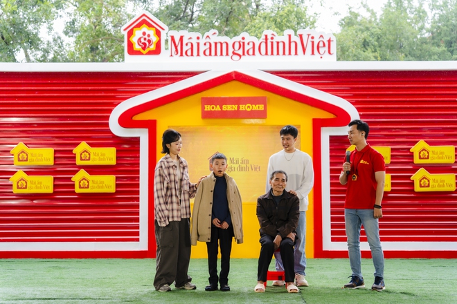 Trí Hào không biết cha, mẹ tâm thần, sống nương tựa ông bà già yếu - Mái ấm gia đình Việt - Ảnh 11.