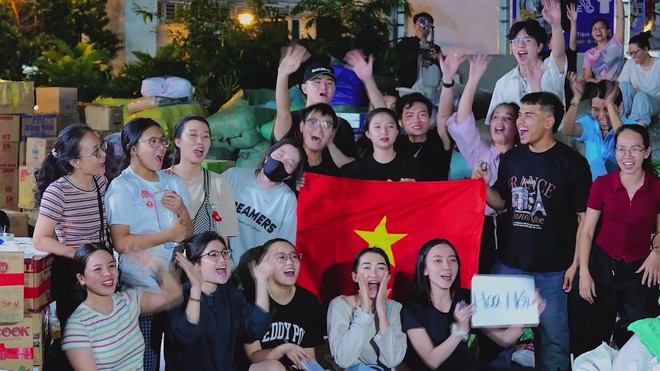 Hàng ngàn trái tim trẻ: TP. Hồ Chí Minh tiếp lửa sẻ chia cùng đồng bào miền Trung - Ảnh 2.