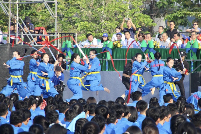 NewZround: Hơn 60.000 học sinh đồng diễn võ nhạc Vovinam - Ảnh 3.