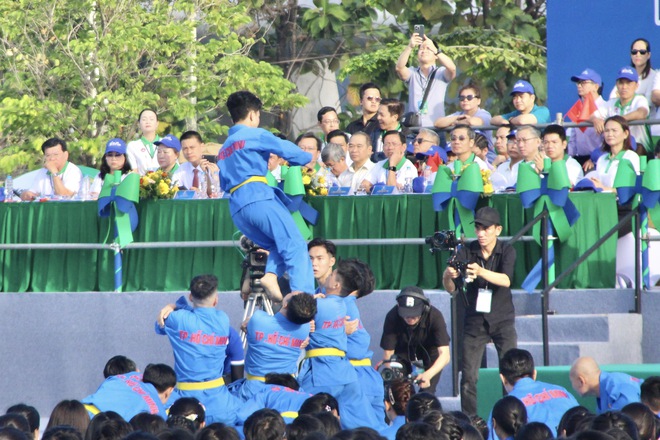 NewZround: Hơn 60.000 học sinh đồng diễn võ nhạc Vovinam - Ảnh 2.