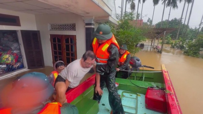 Chương trình 60 Giây ngày 4/11/2025 I TP. Hồ Chí Minh nguy cơ ngập nặng do triều cường kết hợp mưa lớn - Ảnh 7.