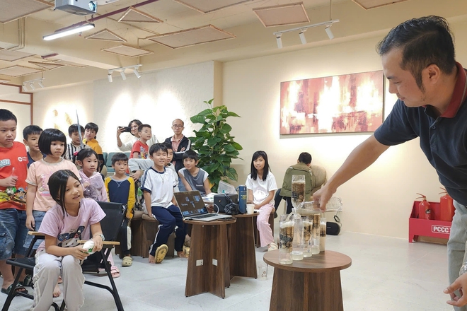 Chuyến tàu mùa thu: Từ đại sứ đến điều phối tại Liên hoan phim khoa học 2025- Ảnh 12. Chuyến tàu mùa thu: Từ đại sứ đến điều phối tại Liên hoan phim khoa học 2025 - Ảnh 12.