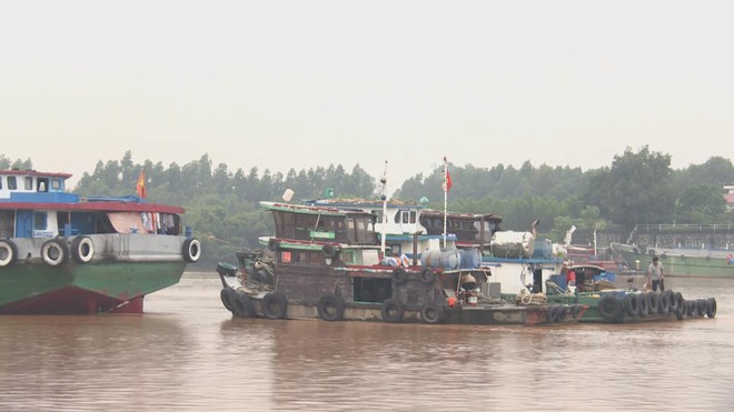 TP. Hồ Chí Minh tăng cường đảm bảo an toàn giao thông đường thủy mùa mưa bão - Ảnh 1.