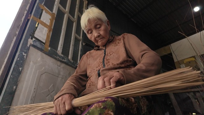 Quốc Thái: "Con chỉ mong cha khỏe lại, bà sống lâu với con" - Mái ấm gia đình Việt- Ảnh 2.