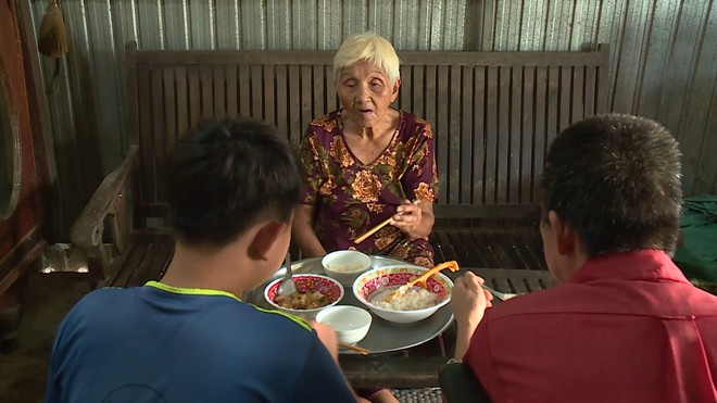 Quốc Thái: "Con chỉ mong cha khỏe lại, bà sống lâu với con" - Mái ấm gia đình Việt- Ảnh 4.