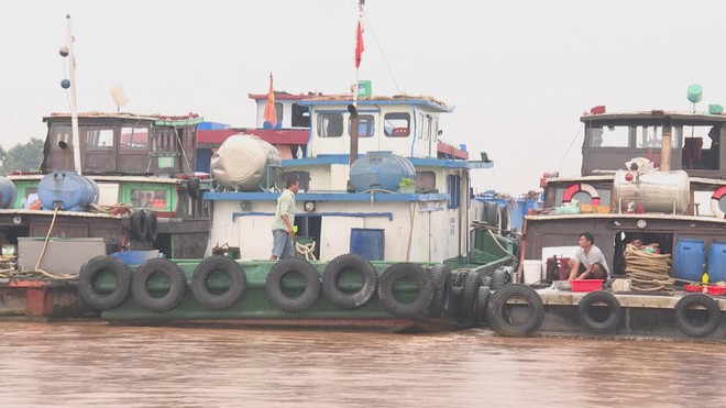 TP. Hồ Chí Minh tăng cường đảm bảo an toàn giao thông đường thủy mùa mưa bão - Ảnh 2.