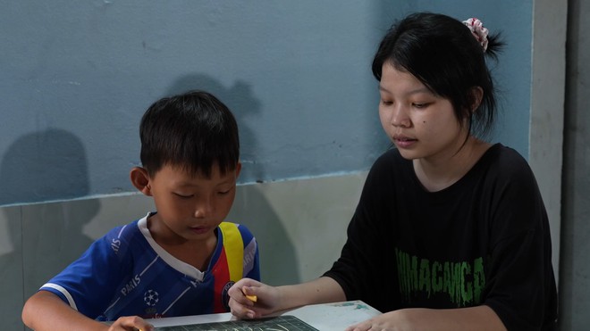 Mái ấm gia đình Việt: Cô bé Bích Trân nhịn đói bữa sáng vì "con quen rồi" - Ảnh 3.