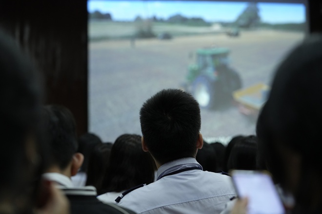 Chuyến tàu mùa thu: Từ đại sứ đến điều phối tại Liên hoan phim khoa học 2025- Ảnh 13. Chuyến tàu mùa thu: Từ đại sứ đến điều phối tại Liên hoan phim khoa học 2025 - Ảnh 13.