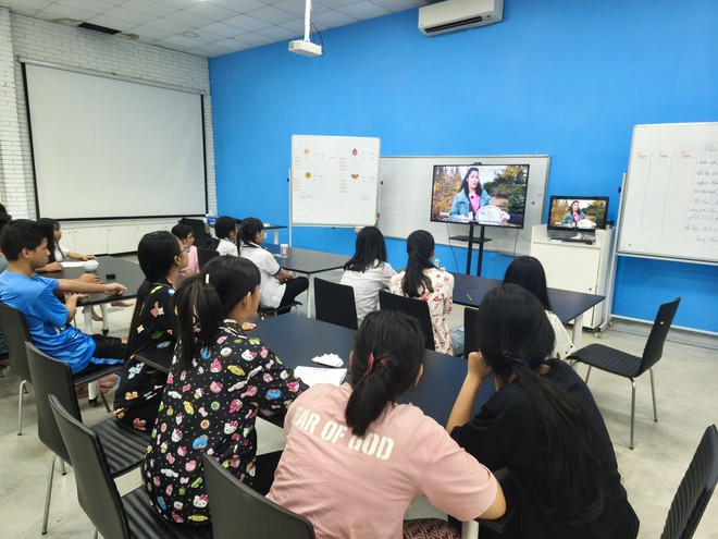 Chuyến tàu mùa thu: Từ đại sứ đến điều phối tại Liên hoan phim khoa học 2025- Ảnh 15. Chuyến tàu mùa thu: Từ đại sứ đến điều phối tại Liên hoan phim khoa học 2025 - Ảnh 15.