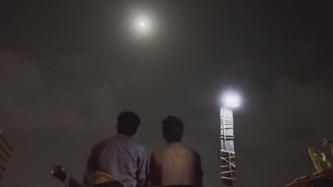 Siêu trăng tháng 11 sẽ xuất hiện lớn và sáng nhất năm - Ảnh 1.