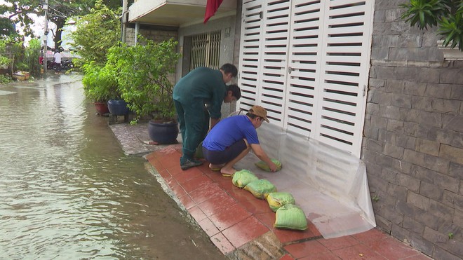 TP. Hồ Chí Minh chủ động chống ngập nặng do triều cường kết hợp mưa lớn- Ảnh 10. TP. Hồ Chí Minh chủ động chống ngập nặng do triều cường kết hợp mưa lớn- Ảnh 10.