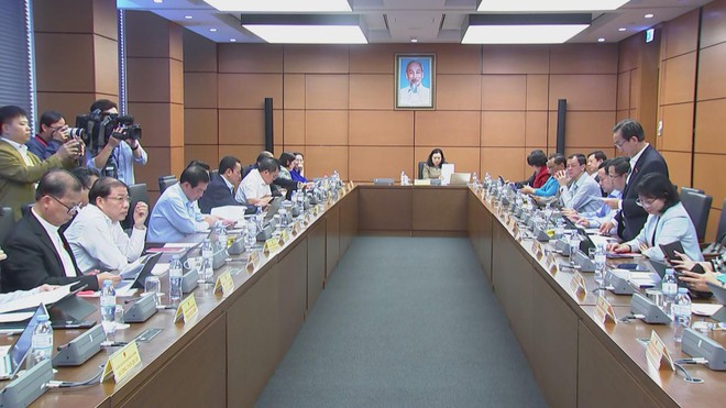 Quốc hội thảo luận các dự thảo luật sửa đổi về thuế - Ảnh 1.