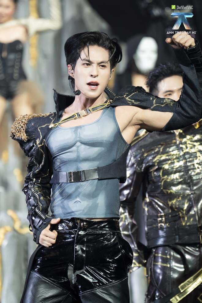 Phúc Du mang “Em đã chờ anh bao lâu” lên sân khấu: Hành trình chữa lành và tỏa sáng - Ảnh 4.