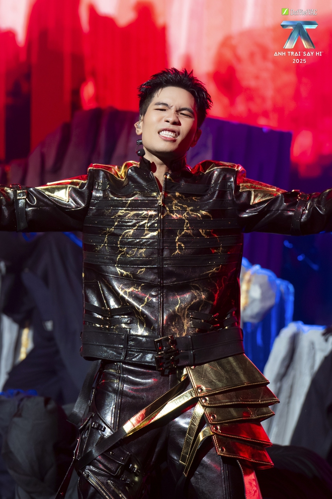 Phúc Du mang “Em đã chờ anh bao lâu” lên sân khấu: Hành trình chữa lành và tỏa sáng - Ảnh 5.