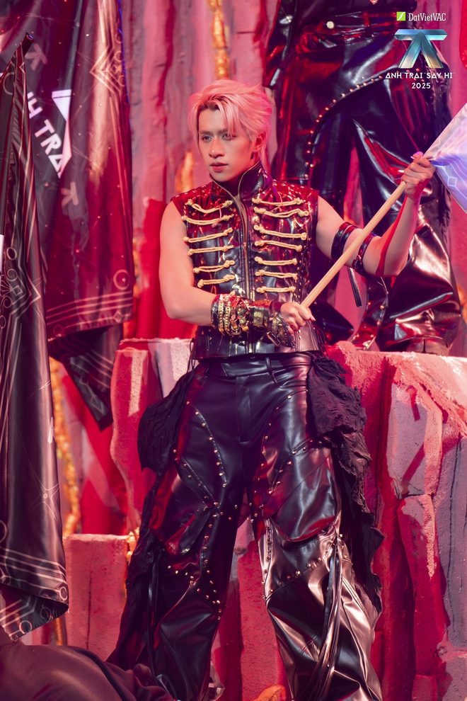 Phúc Du mang “Em đã chờ anh bao lâu” lên sân khấu: Hành trình chữa lành và tỏa sáng - Ảnh 3.