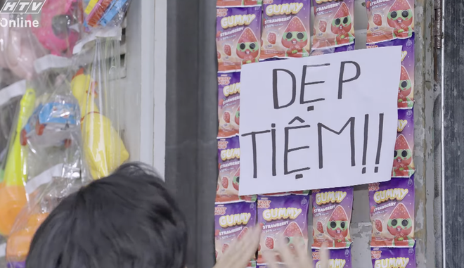 Lẹ không trễ tàu - Tập 2: Bà Cải dẹp tiệm vì bị thiếu nợ- Ảnh 2. Lẹ không trễ tàu - Tập 2: Bà Cải dẹp tiệm vì bị thiếu nợ- Ảnh 2.