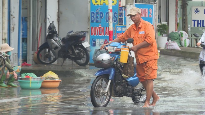 Các phường trên địa bàn TP. Hồ Chí Minh chủ động ứng phó với triều cường - Ảnh 1.
