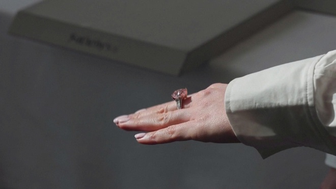 Sắp đấu giá viên kim cương hồng 10,08 carat quý hiếm - Ảnh 2.