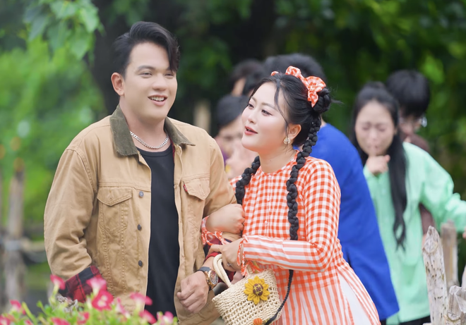 Chuông bạc Mỹ Nhung: Mang sắc màu tươi mới đến với cải lương qua MV "Cưới hén anh" - Ảnh 4.