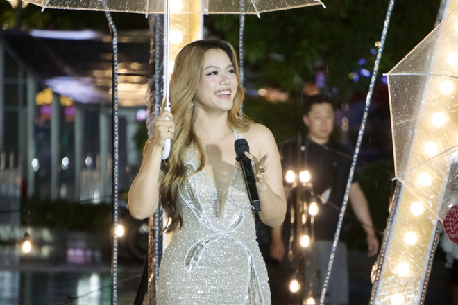 Gala “Chạm 5S” bùng nổ cảm xúc tại phố đi bộ Nguyễn Huệ - Ảnh 3.