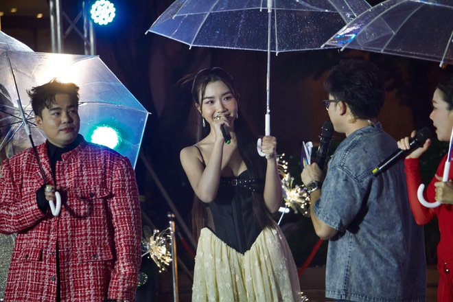 Gala “Chạm 5S” bùng nổ cảm xúc tại phố đi bộ Nguyễn Huệ - Ảnh 5.