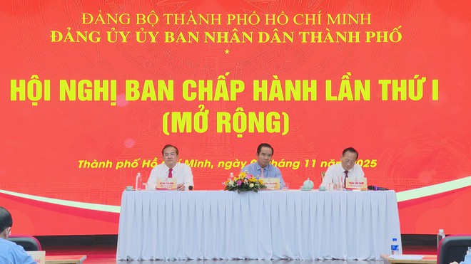 TP. Hồ Chí Minh tăng tốc giải ngân đầu tư công, quyết tâm về đích tăng trưởng 8,5% - Ảnh 1.