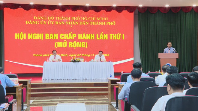 TP. Hồ Chí Minh tăng tốc giải ngân đầu tư công, quyết tâm về đích tăng trưởng 8,5% - Ảnh 2.