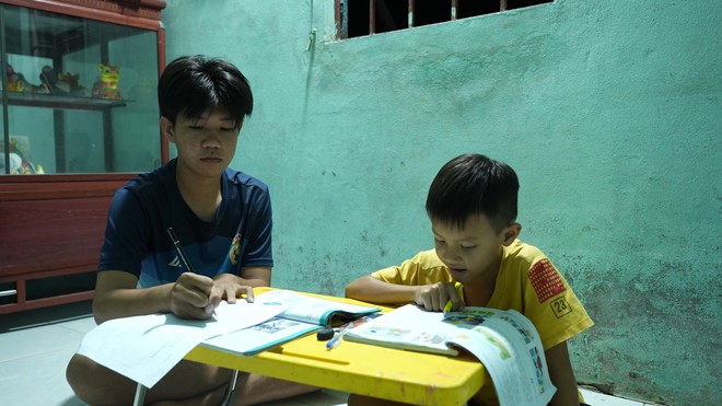 Văn Tính: Cha em mất một tay, mẹ qua đời sau 10 ngày sinh em trai - Mái ấm gia đình Việt - Ảnh 5.