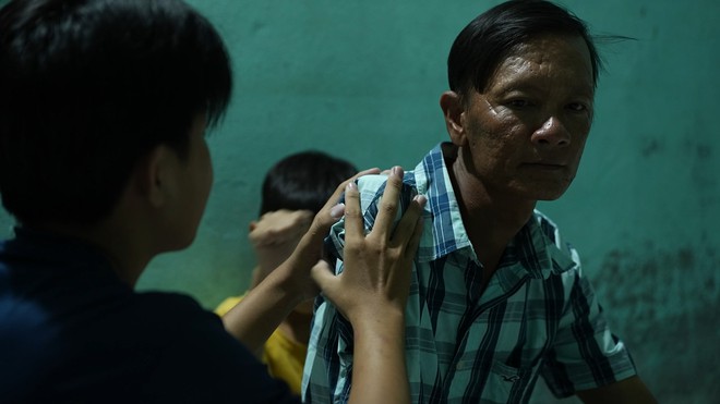 Văn Tính: Cha em mất một tay, mẹ qua đời sau 10 ngày sinh em trai - Mái ấm gia đình Việt - Ảnh 2.