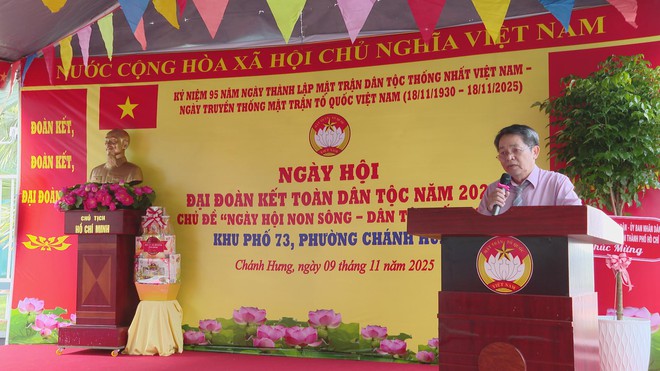 Lãnh đạo TP. Hồ Chí Minh trao tặng quà cho hộ gia đình khó khăn phường Chánh Hưng- Ảnh 1. Lãnh đạo TP. Hồ Chí Minh trao tặng quà cho hộ gia đình khó khăn phường Chánh Hưng- Ảnh 1.