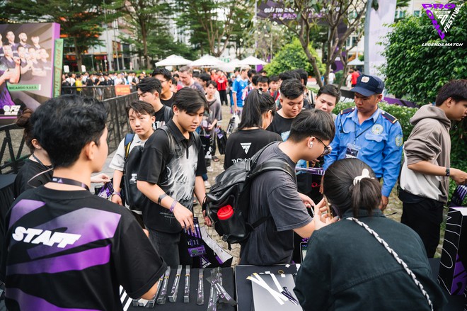 NewZround: Huyền thoại Kaká dẫn dắt đội hình các danh thủ Việt Nam tại Legends Match - Ảnh 6.