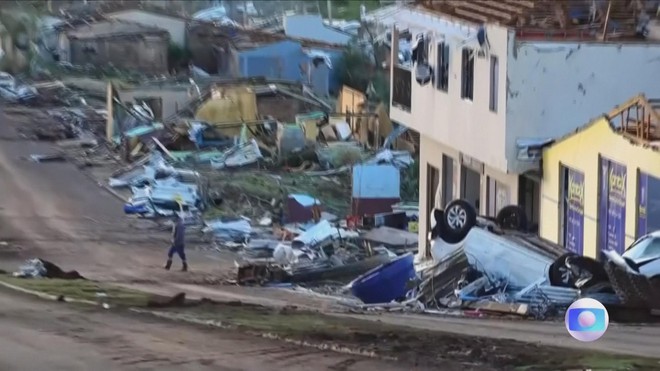 Brazil: Lốc xoáy xóa sổ gần như cả một thị trấn- Ảnh 1. Brazil: Lốc xoáy xóa sổ gần như cả một thị trấn- Ảnh 1.