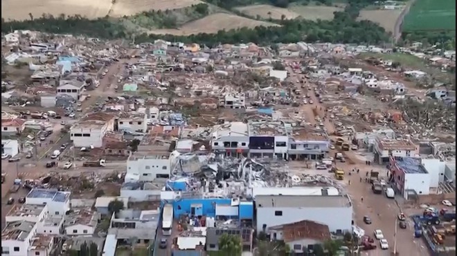 Brazil: Lốc xoáy xóa sổ gần như cả một thị trấn- Ảnh 2. Brazil: Lốc xoáy xóa sổ gần như cả một thị trấn- Ảnh 2.