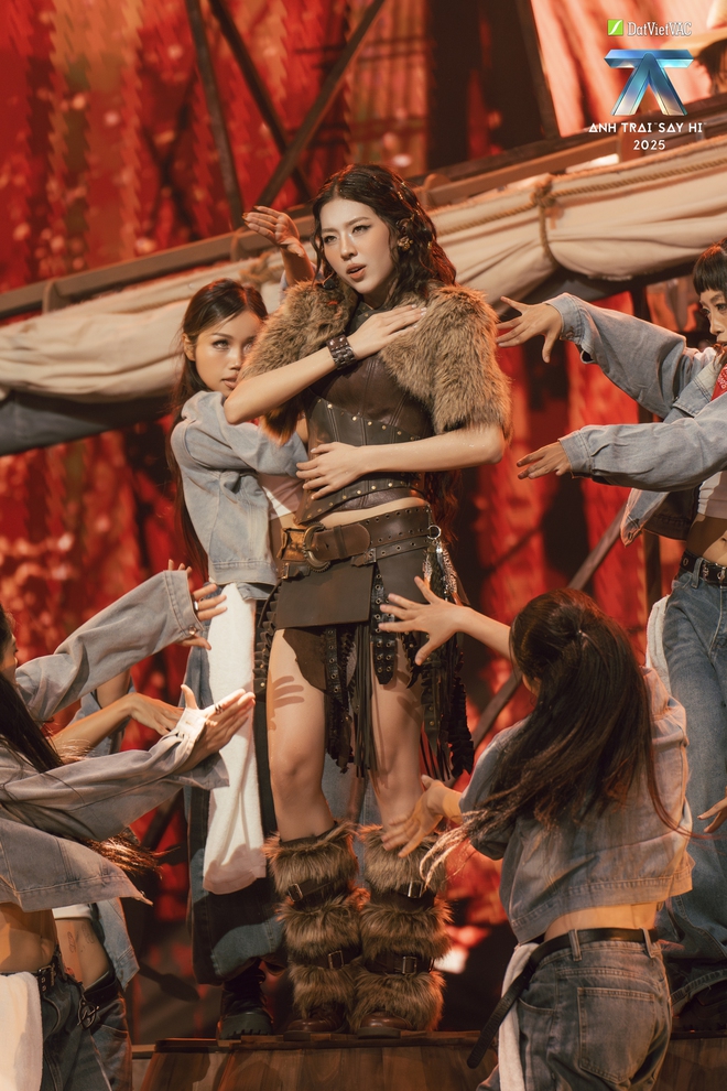 Anh trai “Say hi” 2025 Tập 8: đội HUSTLANG Robber biến sân khấu thành con tàu anime - KHOI VU xúc động khi nhắc về gia đình- Ảnh 6. Anh trai “Say hi” 2025 Tập 8: đội HUSTLANG Robber biến sân khấu thành con tàu anime - KHOI VU xúc động khi nhắc về gia đình- Ảnh 6.