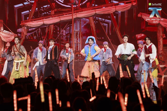 Anh trai “Say hi” 2025 Tập 8: đội HUSTLANG Robber biến sân khấu thành con tàu anime - KHOI VU xúc động khi nhắc về gia đình- Ảnh 5. Anh trai “Say hi” 2025 Tập 8: đội HUSTLANG Robber biến sân khấu thành con tàu anime - KHOI VU xúc động khi nhắc về gia đình- Ảnh 5.