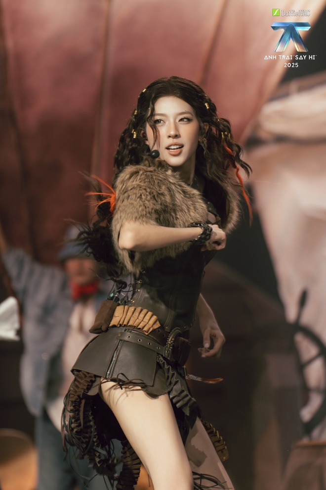 Anh trai “Say hi” 2025 Tập 8: đội HUSTLANG Robber biến sân khấu thành con tàu anime - KHOI VU xúc động khi nhắc về gia đình- Ảnh 3. Anh trai “Say hi” 2025 Tập 8: đội HUSTLANG Robber biến sân khấu thành con tàu anime - KHOI VU xúc động khi nhắc về gia đình- Ảnh 3.