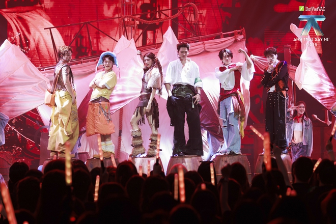 Anh trai “Say hi” 2025 Tập 8: đội HUSTLANG Robber biến sân khấu thành con tàu anime - KHOI VU xúc động khi nhắc về gia đình- Ảnh 2. Anh trai “Say hi” 2025 Tập 8: đội HUSTLANG Robber biến sân khấu thành con tàu anime - KHOI VU xúc động khi nhắc về gia đình- Ảnh 2.