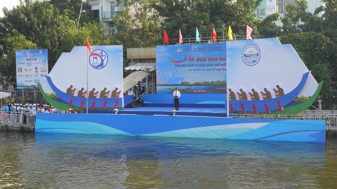 Lễ hội đua ghe ngo Xuân Hòa 2025: Sông nước miền Tây  giữa lòng thành phố - Ảnh 1.