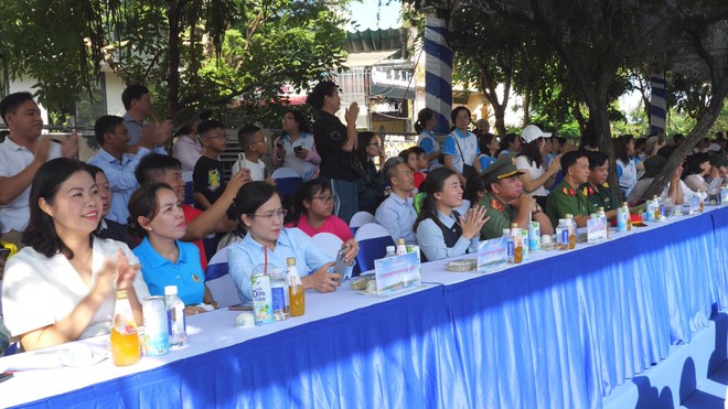 Lễ hội đua ghe ngo Xuân Hòa 2025: Sông nước miền Tây  giữa lòng thành phố - Ảnh 3.