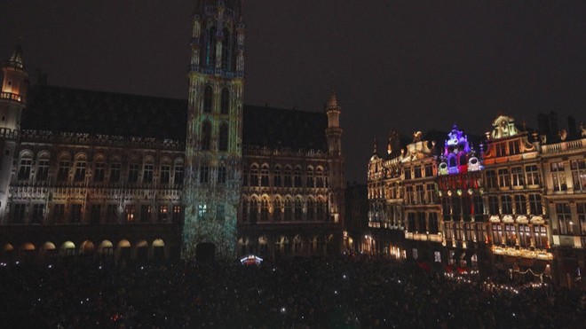 Bỉ: Khởi động mùa lễ hội Giáng Sinh ở Quảng trường Grand-Place - Ảnh 1.