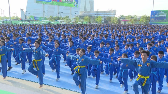 60.000 học sinh thiết lập kỷ lục Guinness Việt Nam và thế giới qua màn đồng diễn võ nhạc Vovinam - Ảnh 1.