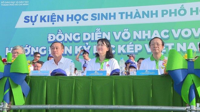 60.000 học sinh thiết lập kỷ lục Guinness Việt Nam và thế giới qua màn đồng diễn võ nhạc Vovinam - Ảnh 3.